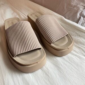 Cushionaire Neutral Ribbed Slide Platform Sandals - Women